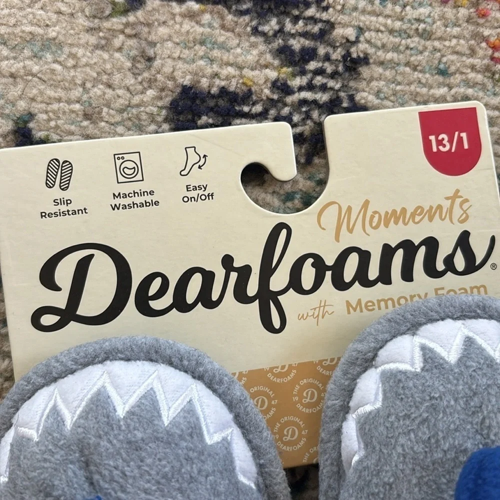 NWT Dearfoams Toddler & Kids' Cute washable Shark slippers big kid size 13/1
